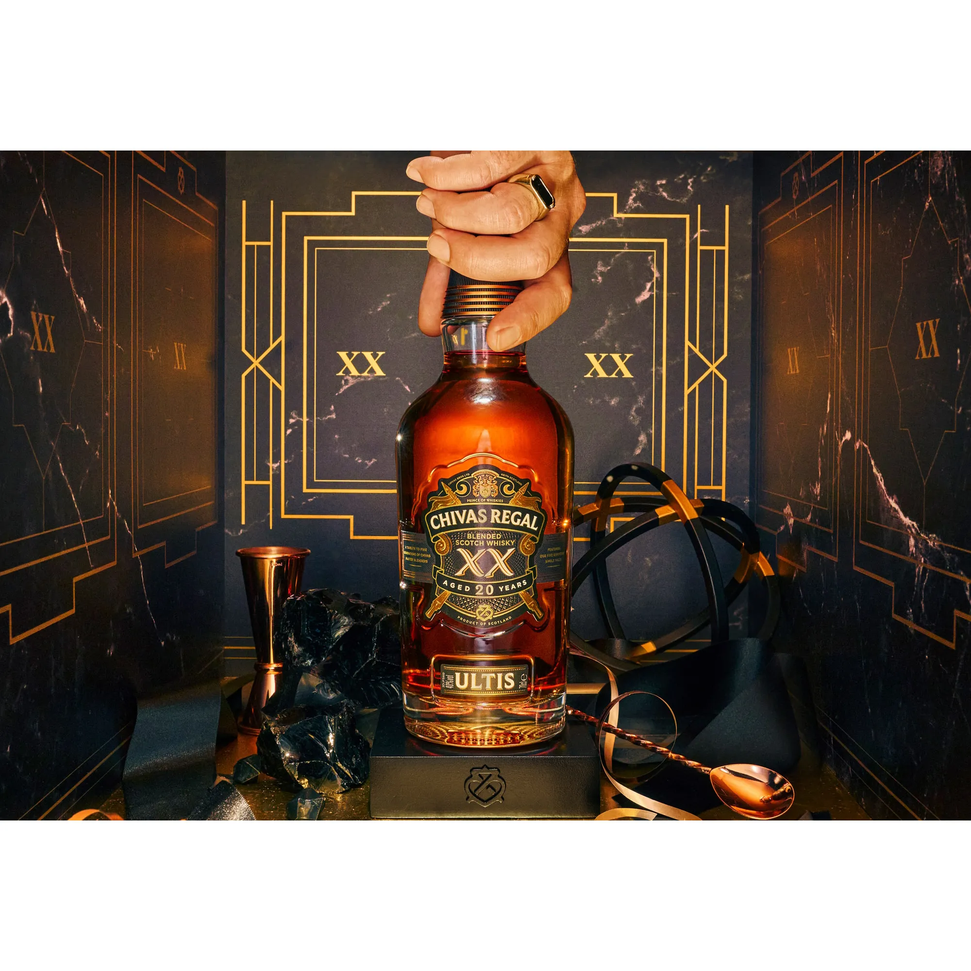 Chivas Regal Ultis XX 0,7L - obrazek 3
